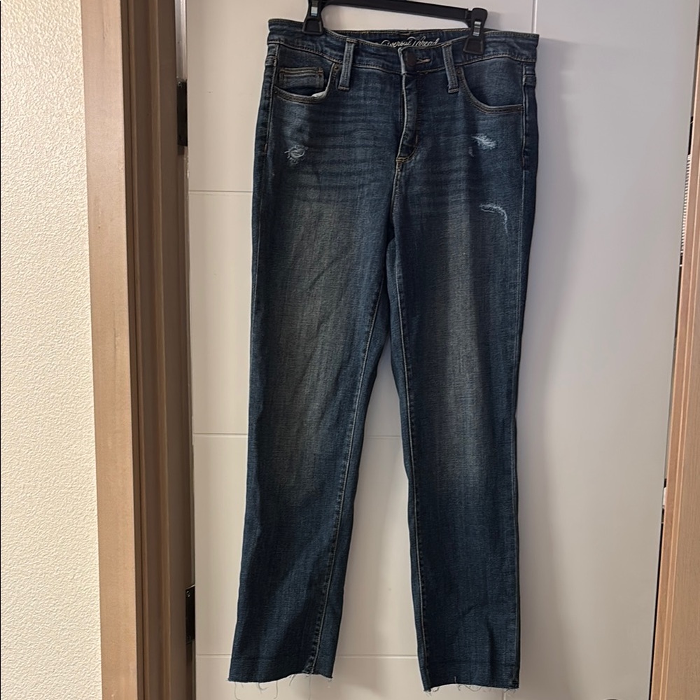 Universal Thread Blue Straight Leg Jeans. Size 6.